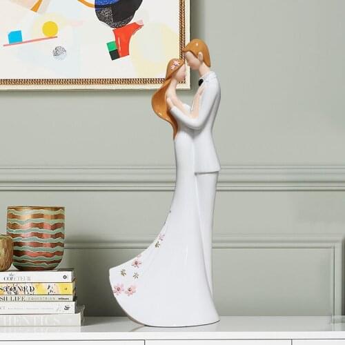 AMERICAN ART RESIN COUPLE STATUE DECORATION HOME DECORATION MODERN HOME LIVING ROOM TV CABINET CHARACTER PLACE NEW WEDDING ITEMS