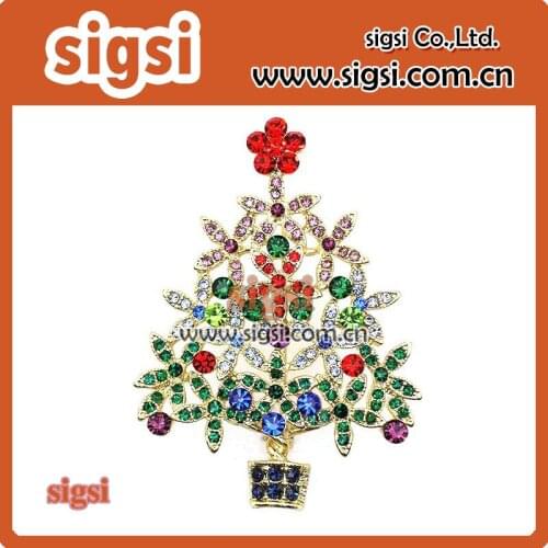 Lovely Christmas tree brooch