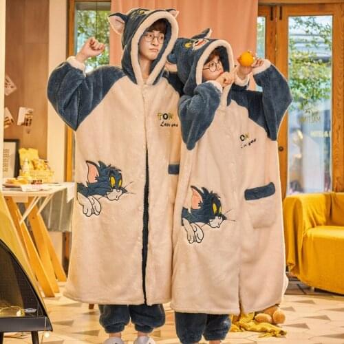 Ladies' flannel flannel nightgown with long velvet sleeves