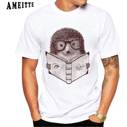 AMEITTE New Summer Fashion Men Short Sleeve Hedgehog Reading Books Print T Shirt Funny Animale Design Boy Tops Man Casual Tees