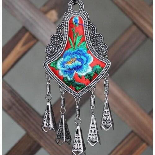 Original national wind, ancient embroidery embroidered necklace with handmade Miao Yin ornament Pendant