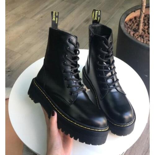 Carpaton Hot Selling Leather Ankle Boots for Woman Black Color Round Toe Lace-up Riding Boots Flat Plaform Short Boots White