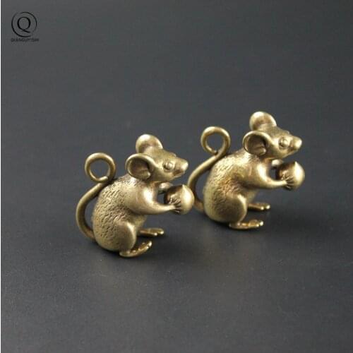 Brass Funny Rat Hold Peach New Retro Cute Mouse Pendants for Keychain Pure Copper Animal Crafts Car Key Chains Hangings Jewelry