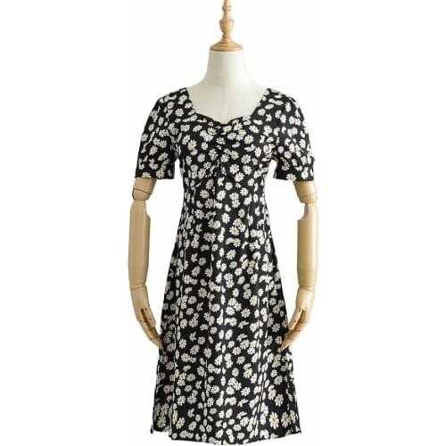 Summer New European and American Womens Fashion Back Pulls Loose Neckline Pleated Chrysanthemum Dress DLQZ1963