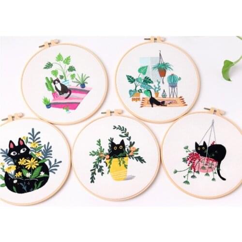 Cartoon Needle Embroidery Kit with Basic Tools for Beginners Valentines Day Christmas Gift Decoration