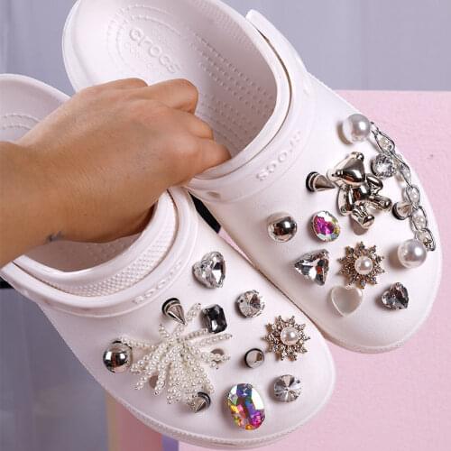 2021 Fashion Charms for Crocs DIY Pearl Rhinestone Croc Charms Designer Elegant Princess Style Shoe Buckle Quality Metal Bundle