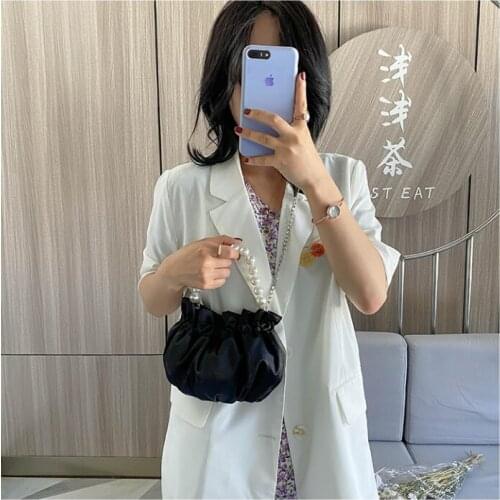 Fairy bag 2021 new fashion Korean fashion pleated cloud bag pearl portable cross chain bucket bag Black