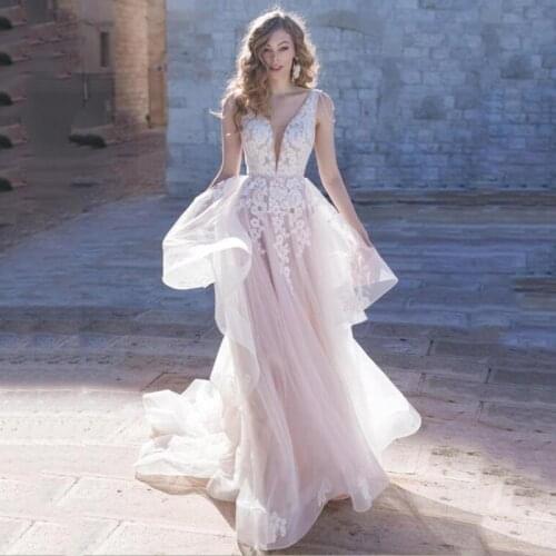 Amazing V-Neck Sleeveless Wedding Dresses Appliques -line Lace Appliques Bridal Dress Chic Back vestido de casamento