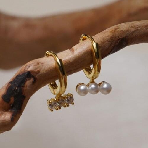 Small Gold Round Earrings For Women Elegant Mini Hoop Shape Asymmetrical Zircon Pearl Beads Buckle Earring Ladies Ear Jewellery