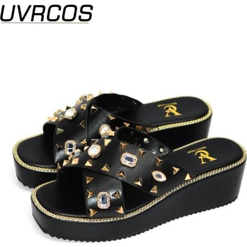 2021 New Design Elegant Women Wedding Shoes Decorated with Rhinestone Low Heels Womens Shoes In Summer Nigerian Party Pumps