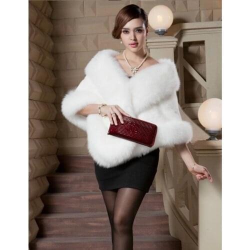 Winter Ladies Warm Faux Fur Capes Fox Fur Formal Court Outwear Winter Short Scarf Women Black Color Casual Coat Free Size