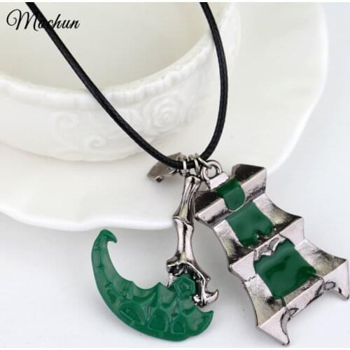 MQCHUN game jewelry Thresh Weapon Necklace Zinc Alloy Bisoprolol League Of Chain Warden Legends Couples Necklace Pendant