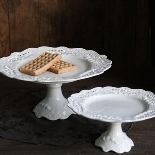 Cream-coloured Vintage Cut-out Decorative Tray/High Feet Dessert Platter