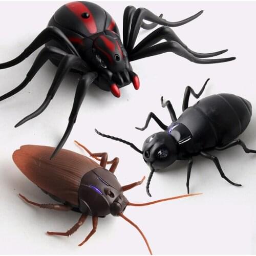 Electric Walking Insect Infrared Frequency Remote Control Cockroaches Ants Spider Trick Scary Induction Toys