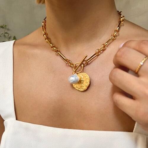Bass Baroque Pearl Portrait Toggle OT Chain Choker Statement Necklace Punk Hiphop Designer T Show Runway Gown Sweet Boho Trendy