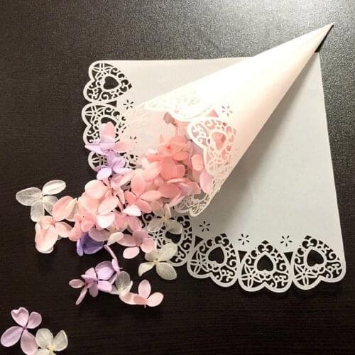 10pcsCustom Wedding White Confetti Love Lace Paper Petals Candy Placed Natural White Confetti Cones For Wedding Party Decoration