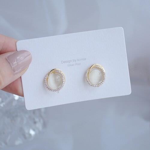 2020 New Arrive Fashion Inlaid Cat Eye Globe Shape Earring for Women Exquisite Tiny Zirconia Stud Earring Daily Brincos Bijoux