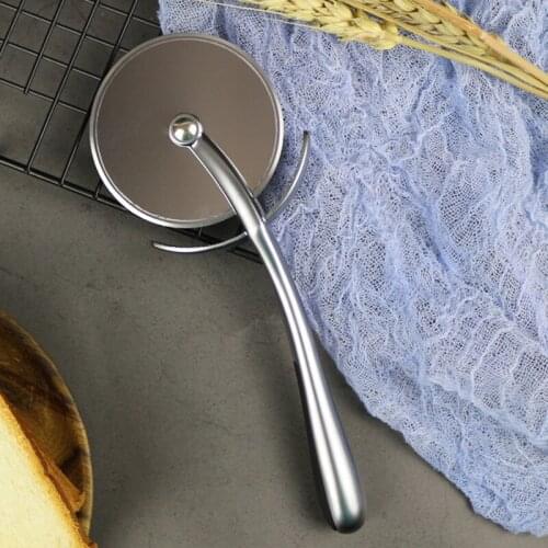 Pizza Cutter with Non-Slip Handle Durable Kitchen Tool Easy Operation Long Lasting great Utensils for Pizza Pies TS1