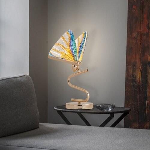Nordic Creative Butterfly Table Lamp Modern Minimalist Net Red Led Vertical Floor Lamp Warm Romantic Bedroom Bedside Table Light
