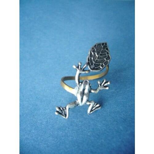 Vintage Personalized Adjustable Frog Rings With A Leaf High Quality Brand Designer Statement Ring Wrap Style