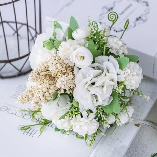 Nordic Artificial Flower Rose Holding Wedding Bouquet Silk Flower for Home Party Table Decoration Fall Decorations Fake Flower