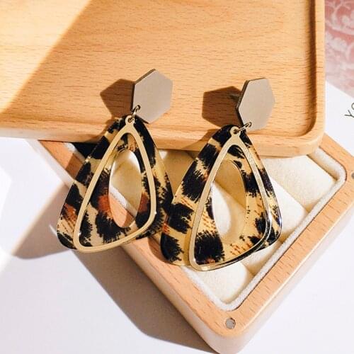 Milangirl Creative African Leapord Texture Print Geometric Irregular Acrylic Resin Dangle Earrings for Ladies Statement Jewelry