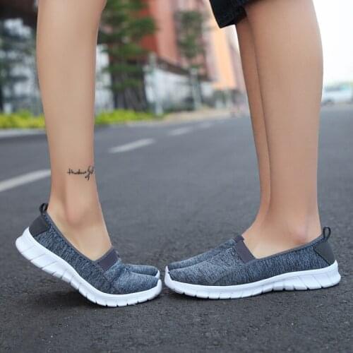 Ladies and Mens Sports Running Shoes Comfortable Couple Breathable Sports Shoes Lightweight Non-slip Flat Comfortable Loafers