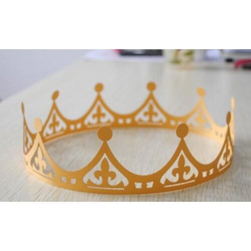Birthday party favor paper "crown" for cake