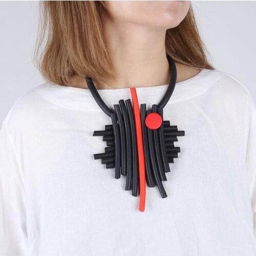 YD&YDBZ Strange Rubber Statement Necklaces For Women Punk Style Red Round Wooden Pendant Necklace Hyperbole Jewelry Neck Torque