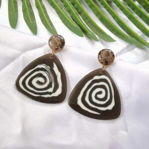 Tasted A13 new personality quality abnormity triangular spiral pattern resin street snap fashion stud earrings earrings