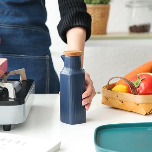 Nordic Style 4 Colors Matte Ceramic Tableware Oil Pot with Wooden Lid Soy Sauce Bottle Vinegar Bottle Kitchen Tool