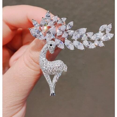 New Fashion Elk Brooch Dainty Christmas Jewelry Inlay Dazzling Crystal Zircon Animal Deer Aesthetic Accessories For Women Party