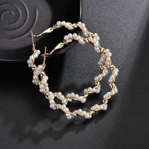 Korea Geometric Twisted Pearl Hoop Earrings for Women Girls Pearl Circle Around Exaggerated Earrings Brinco Jewelry Gifts