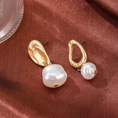 New Korean Women Earrings Round Pearl Drop Earrings for Women Statement Geometric Small Gold Dangle Earrings 2021 Trend Jewelry
