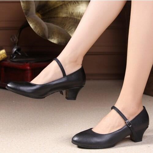 Practise Ballroom Shoes Closed Toe Low Heel 3cm 5cm Rubber Outsole Black Leather Women Standard Ballroom Dance Shoes Use Outdoor