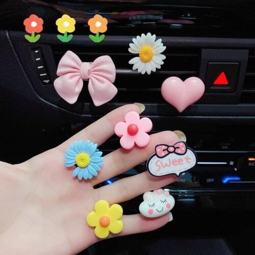 Small daisy flower car accessories car aromatherapy car decoration air conditioning air outlet interior girl girlfriend gift
