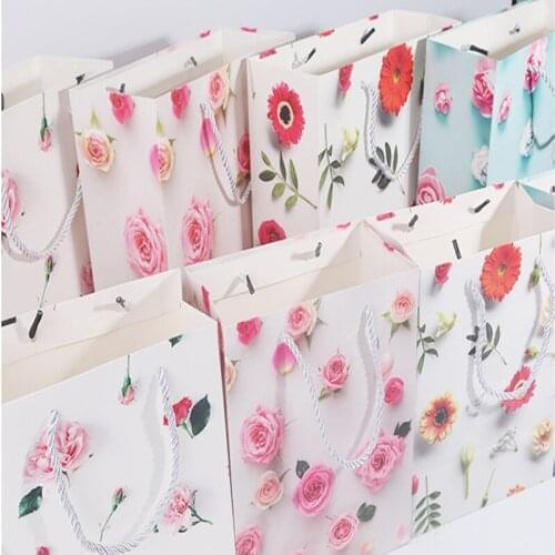 10pcs/lot Floral Bag Paper Boxes Wedding ROSE Favors Delicate Gift Bag Pouches Gift wrap Bags Chocolate Treat Boxes Party Favors