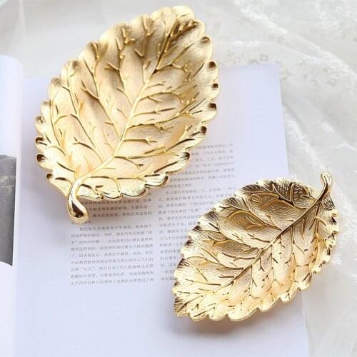 European Style Metal Leaf Shape Serving Plate Zinc Alloy Dried Fruit Dish Golden Snack Plate Dessert Pan Jewelry Storage Holder
