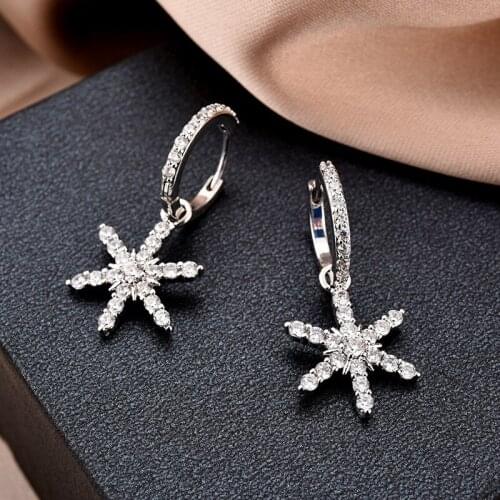 2020 Winter New Snowflake Earrings Micro-inlaid Zircon Romantic Flower Earrings Bridal Jewelry Women Gadgets for Women Crystal