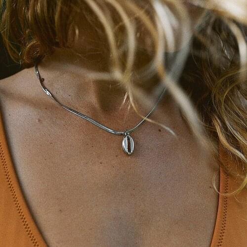 Summer Shell Shape Pendant Necklace for Women Statement Clavicle Snake Chain Necklace Jewelry Gift 2020