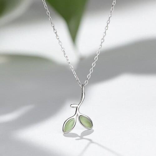 Trendy Jewelry Leaf Pendant Necklace Pretty Green Opal Hot Selling Silvery Plating Short Chain Necklace For Women