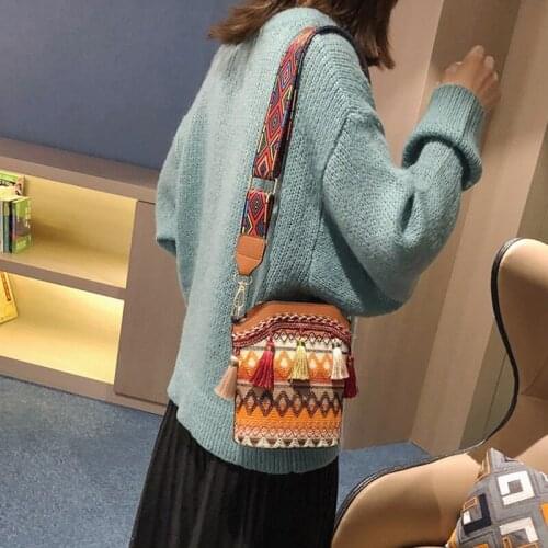 Fashion Bohemian Ethnic Style Womens Straw Woven Shoulder Messenger Bag Retro Casual Tassel Bucket Bag
