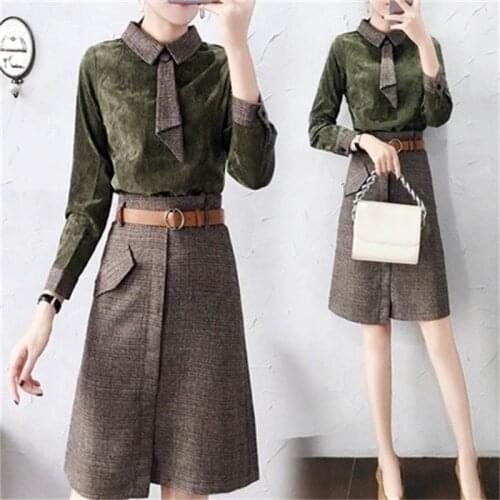 New fashion suit female two-piece suit womens large size High-end temperament ladies retro corduroy shirt + plaid skirt Set