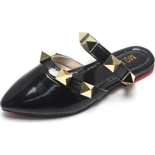 Pointed Flat Slippers Summer New Fashion Rivet Outer Wear Casual Girls' Shoes Patent Leather Children Sandals