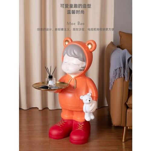 The living room sofa side decorative ornaments fall to the ground, and several trays are placed beside the large TV cabinet