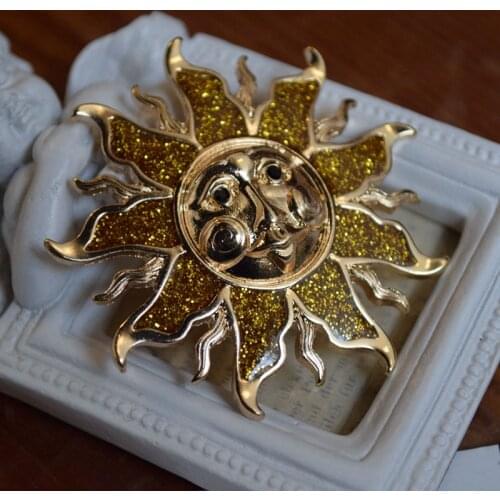 Antique Jewelry Fashion Golden Sun God Brooch For Women Coat Accessories Female Vintage Crystal Brooch