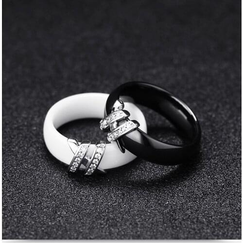2021 Explosion Creative Hot Sale Ceramic Ring Crystal from Swarovskis Black and white double X inlaid zircon jewelry Fit Lovers