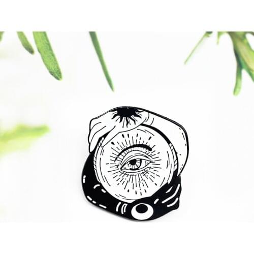 Creative Fun Black White Hands Embracing Eyes Enamel Brooch Body Organ Alloy Pins Badge Clothes Accessories Woman Jewelry Gift