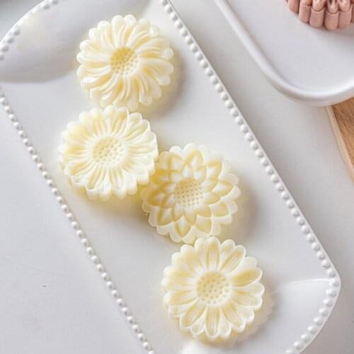 896A Moon Cake Mould Hand Pressure Cookies Cutter Smooth Exquisite Pattern Daisy