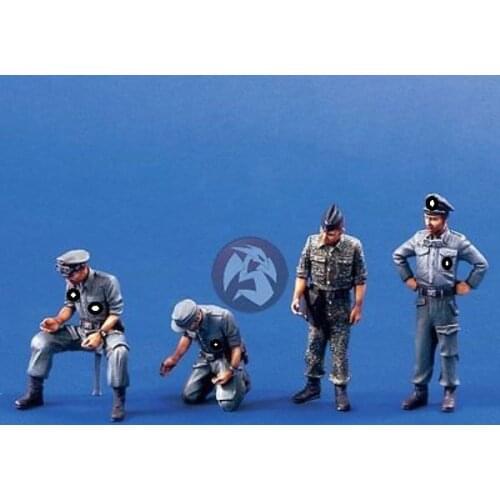 German resin soldiers in World War II Four German soldiers 1:35